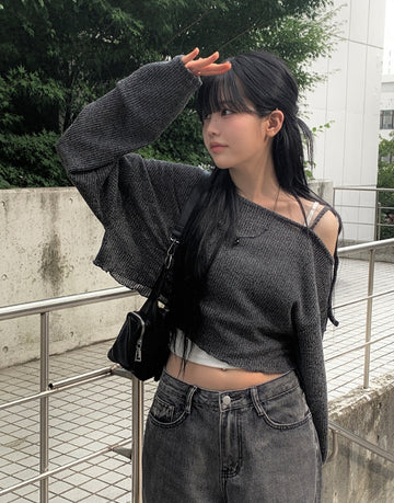 Leaven Off Slit Ribbon Crop Knit